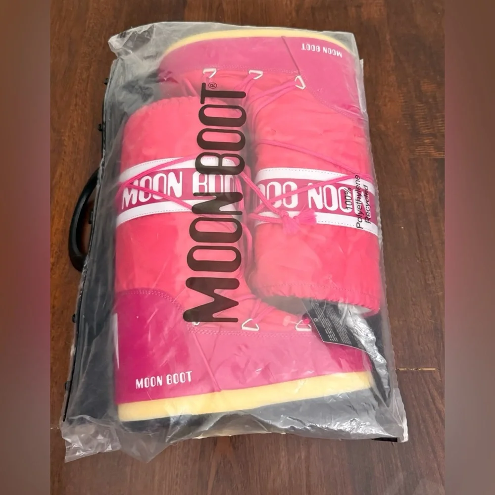 NWT Moon Boot Icon Nylon Boots in Bougainvillea/ Hot Pink Size 7 - Picture 4 of 17